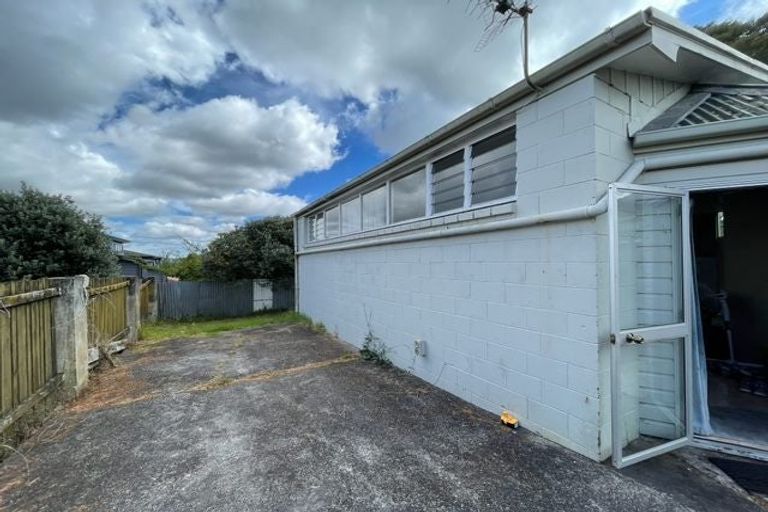 Photo of property in 17 Sylvan Crescent, Te Atatu South, Auckland, 0610