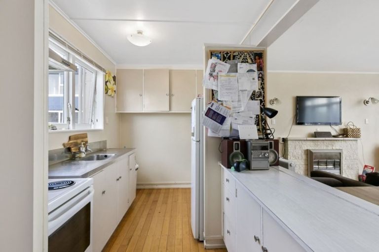 Photo of property in 7/55 Apu Crescent, Lyall Bay, Wellington, 6022