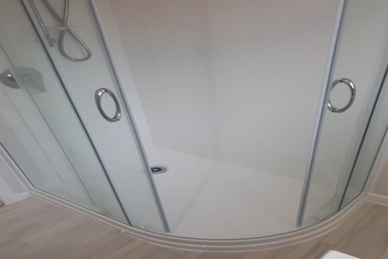 Photo of property in 239 Hepburn Road, Glendene, Auckland, 0602