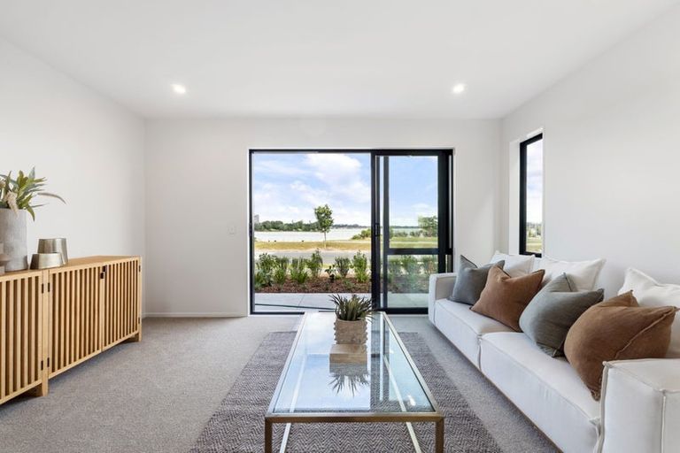 Photo of property in 121 Waituarua Drive, Takanini, Auckland, 2112