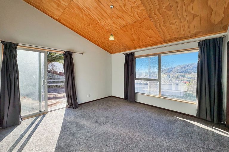 Photo of property in 18 Flinders Road, Heathcote Valley, Christchurch, 8022