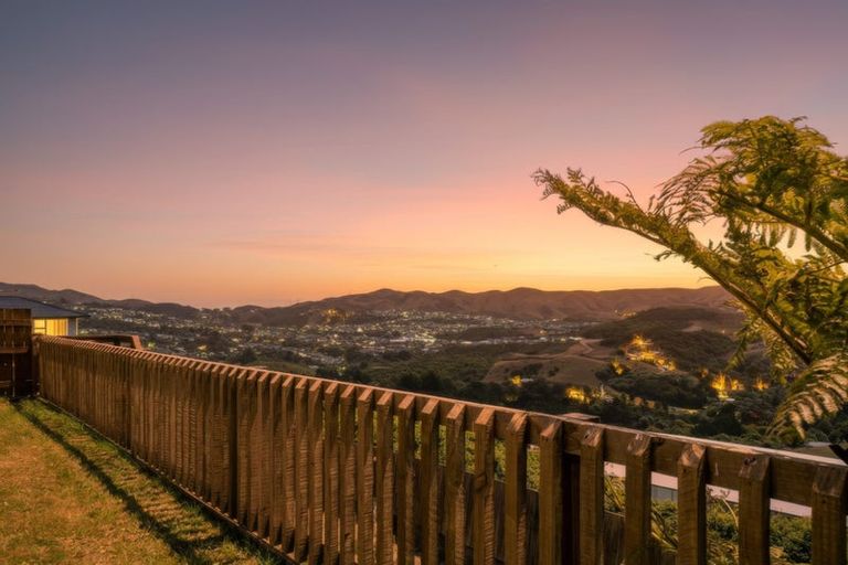 Photo of property in 12 Saint Vincent Terrace, Grenada Village, Wellington, 6037