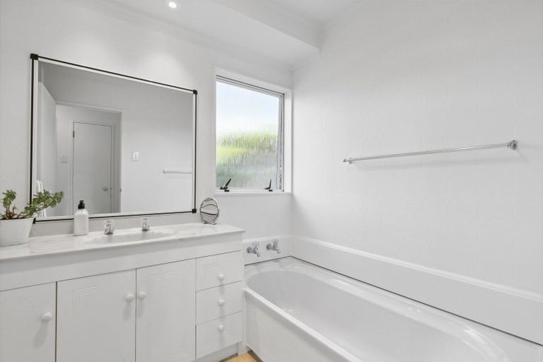 Photo of property in 94 Montgomery Avenue, Karori, Wellington, 6012