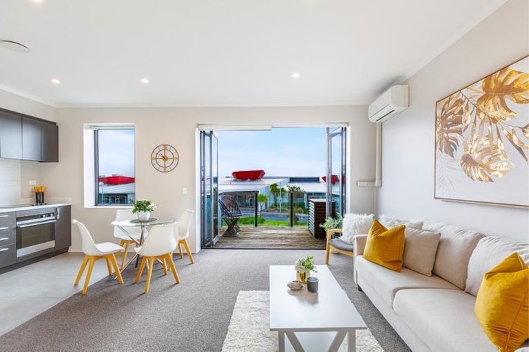 Photo of property in 6/17 Uku Lane, Hobsonville, Auckland, 0616