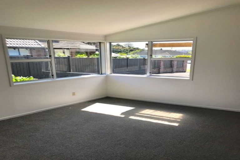 Photo of property in 1/16 Otakau Road, Milford, Auckland, 0620