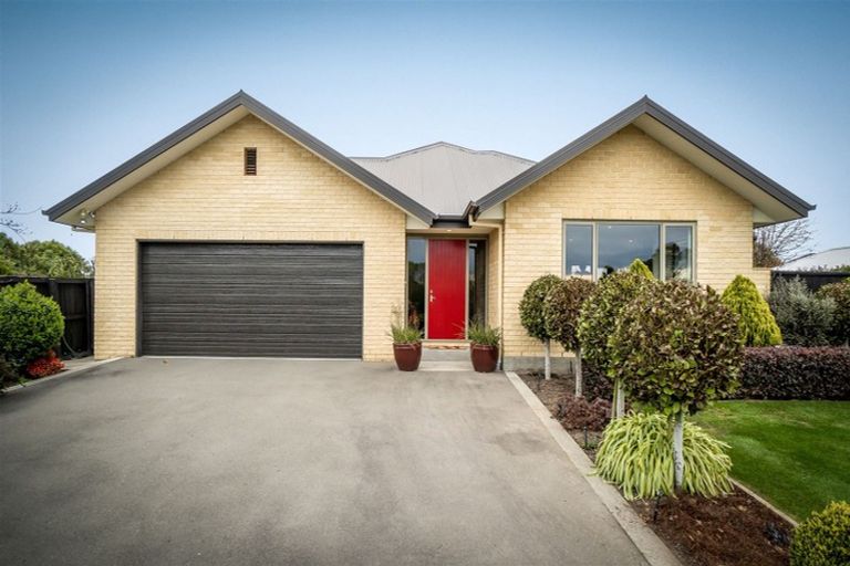 Photo of property in 96 Willowview Drive, Redwood, Christchurch, 8051