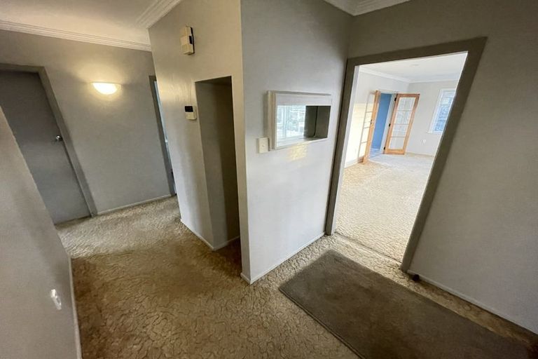 Photo of property in 35 Pokohiwi Road, Normandale, Lower Hutt, 5010