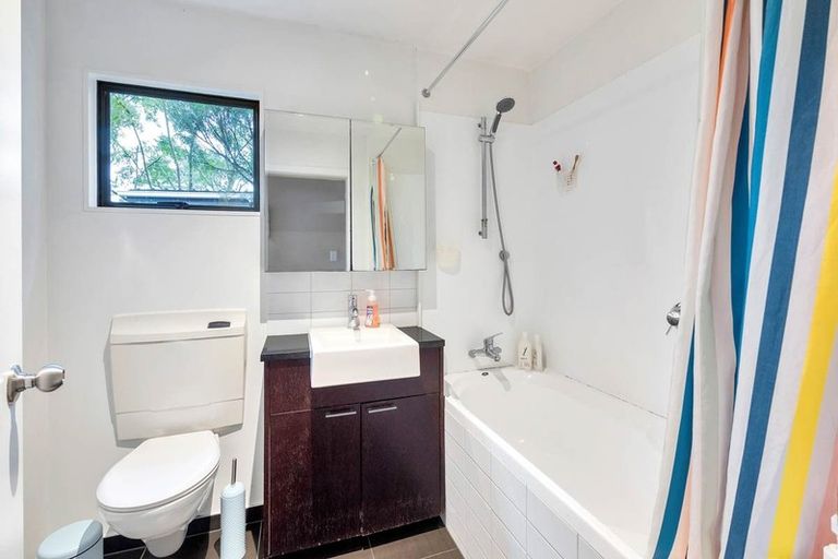 Photo of property in 172 Shaw Road, Oratia, Auckland, 0604