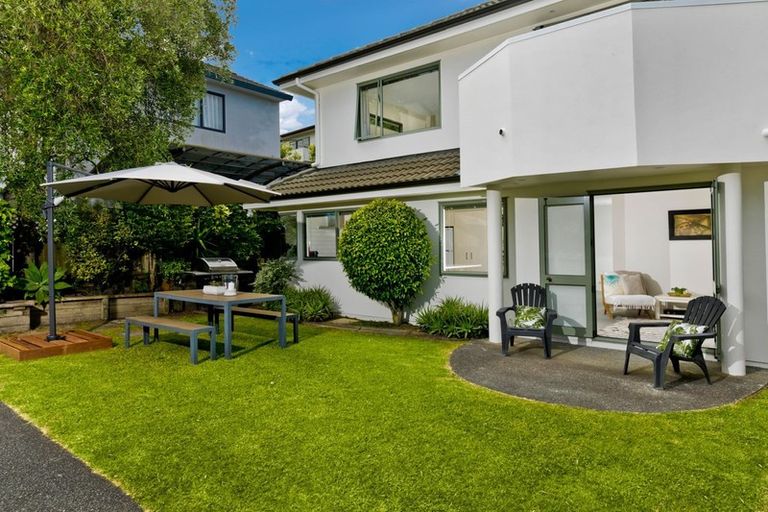 Photo of property in 2/362 East Coast Road, Sunnynook, Auckland, 0630