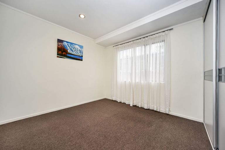 Photo of property in 2a Beazley Place, Glendene, Auckland, 0602