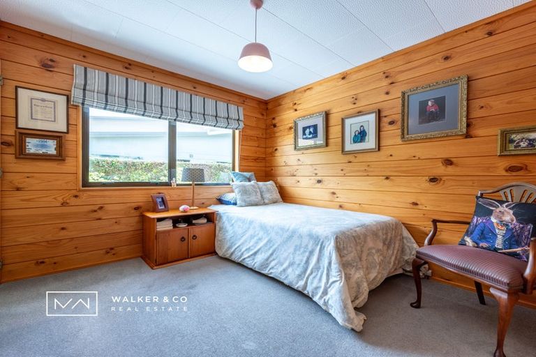 Photo of property in 1 Bathurst Street, Silverstream, Upper Hutt, 5019