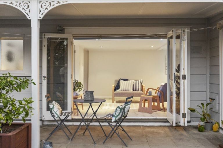 Photo of property in 1 St Leonards Road, Devonport, Auckland, 0624