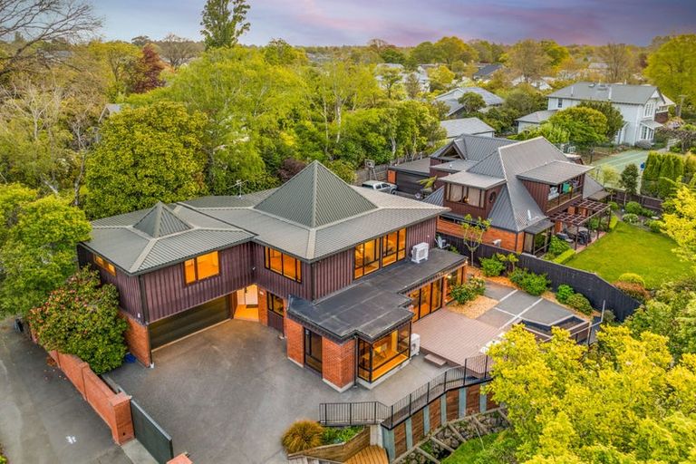 Photo of property in 2/143 Straven Road, Fendalton, Christchurch, 8014