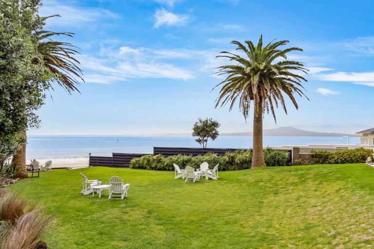 Photo of property in Seaview Apartments, 13/64 Milford Road, Milford, Auckland, 0620