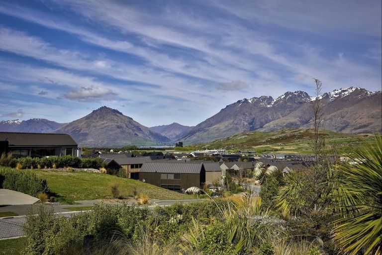 Photo of property in 32 Falconer Rise, Jacks Point, Queenstown, 9371