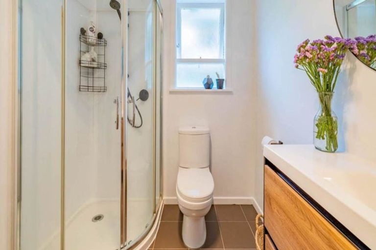 Photo of property in 37 Rosalind Road, Glenfield, Auckland, 0629