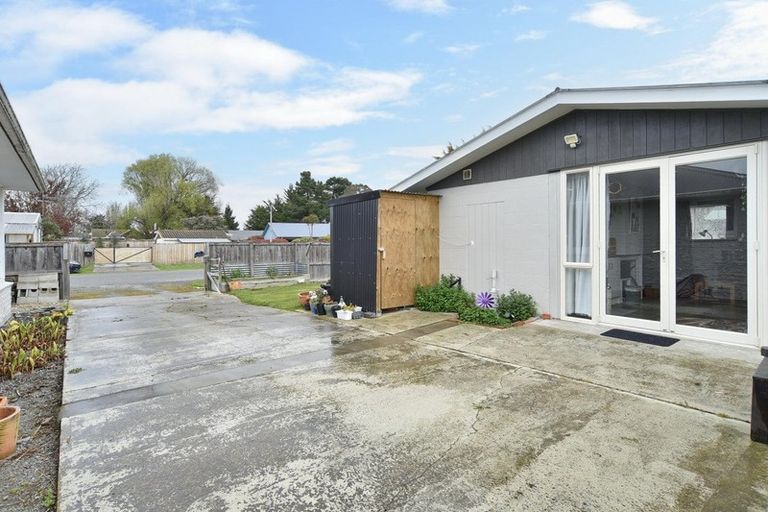 Photo of property in 27 Kings Avenue, Waikuku Beach, 7402