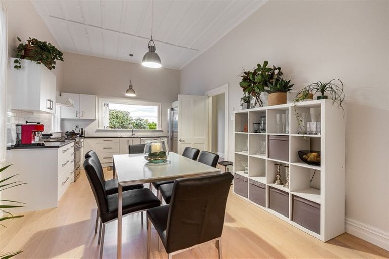 Photo of property in 4 William Bond Street, Stanley Point, Auckland, 0624