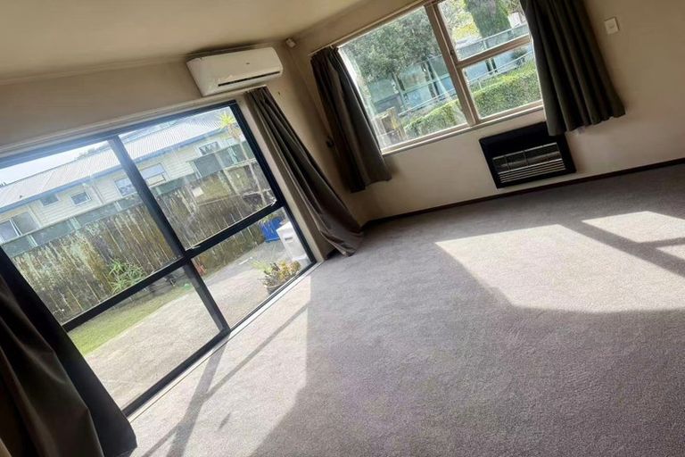 Photo of property in 12 Moemoea Avenue, Kumeu, 0810