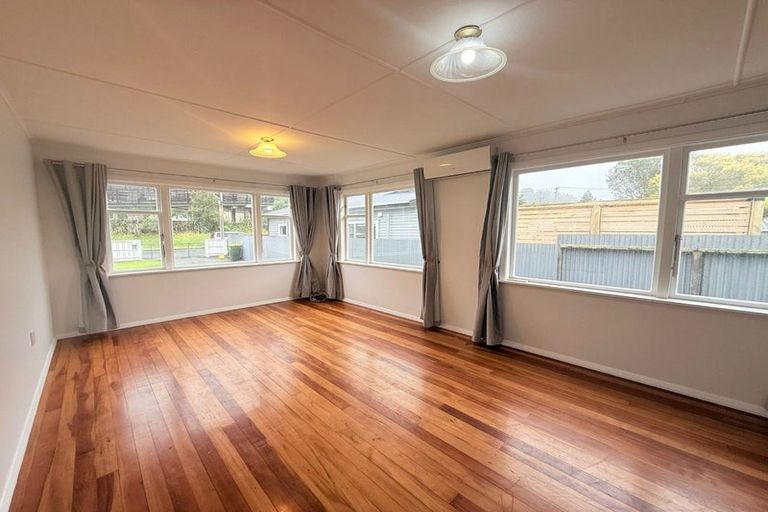 Photo of property in 6 Golf Road, Manor Park, Lower Hutt, 5019