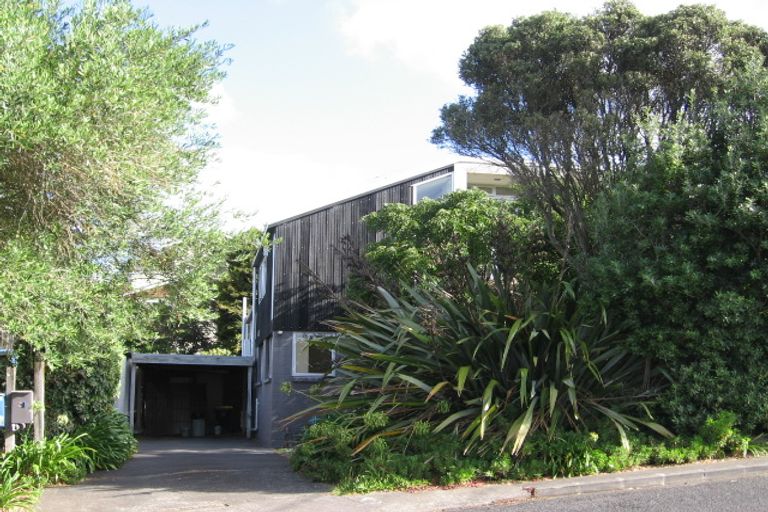 Photo of property in 2/21 Zion Road, Birkenhead, Auckland, 0626