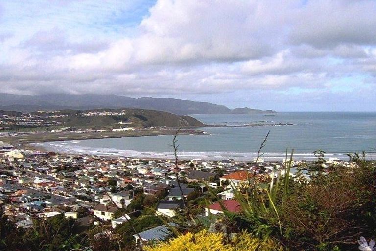 Photo of property in 15 Sutherland Crescent, Melrose, Wellington, 6023