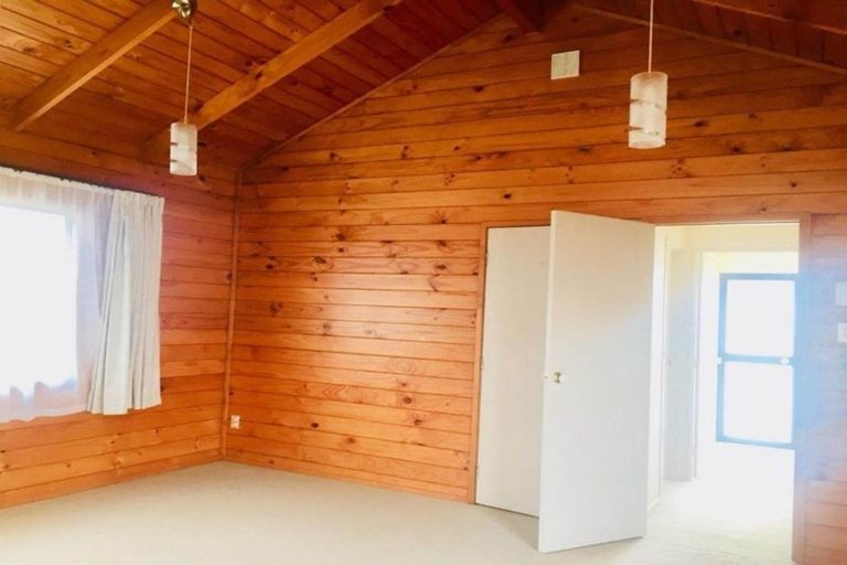 Photo of property in 24 Miriam Corban Heights, Henderson, Auckland, 0612