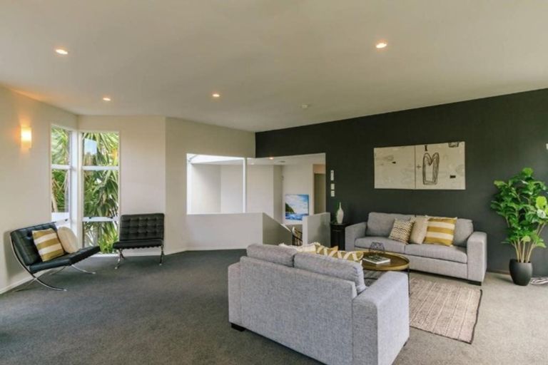 Photo of property in 18 London Road, Korokoro, Lower Hutt, 5012