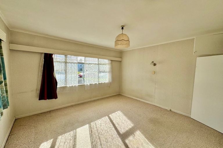 Photo of property in 45 Woodford Avenue, Henderson, Auckland, 0610