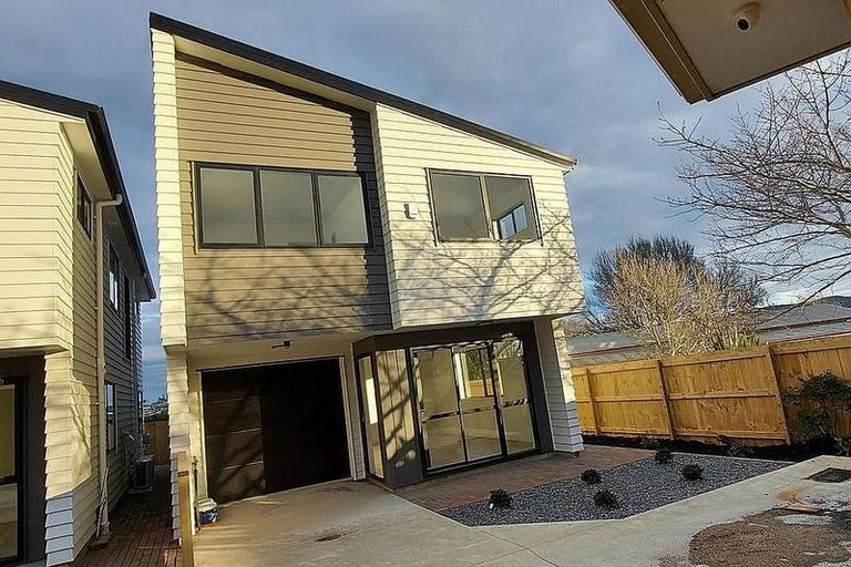 Photo of property in 29d Mackenzie Street, Te Atatu South, Auckland, 0610