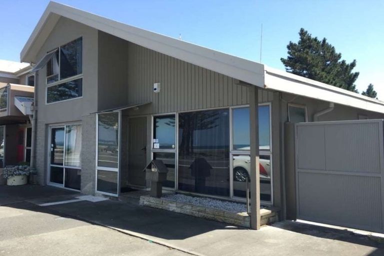 Photo of property in 635 Marine Parade, Napier South, Napier, 4110