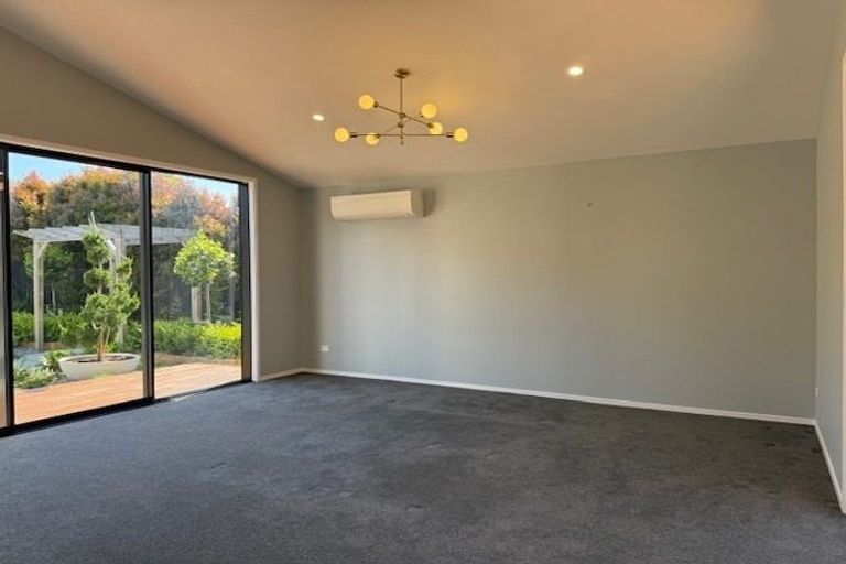 Photo of property in 102 Moffat Road, Bethlehem, Tauranga, 3110