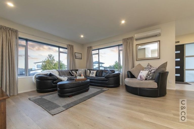 Photo of property in 1 Tauwaka Crescent, Riverhead, 0820