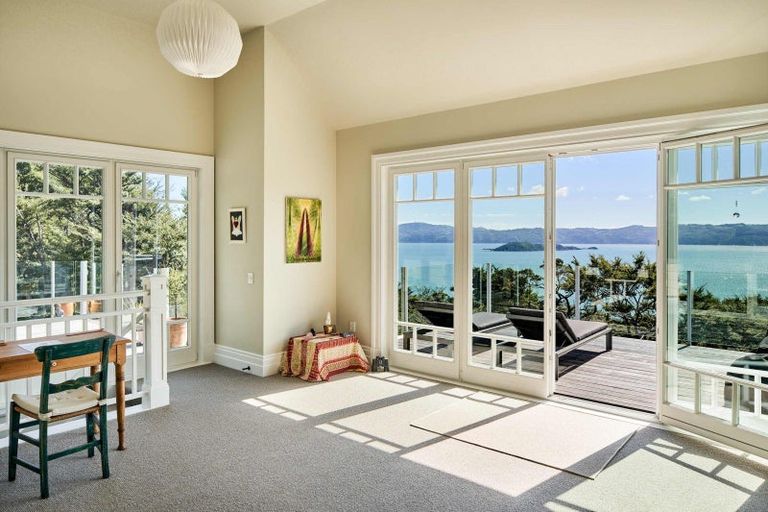 Photo of property in 18 Huia Road, Days Bay, Lower Hutt, 5013
