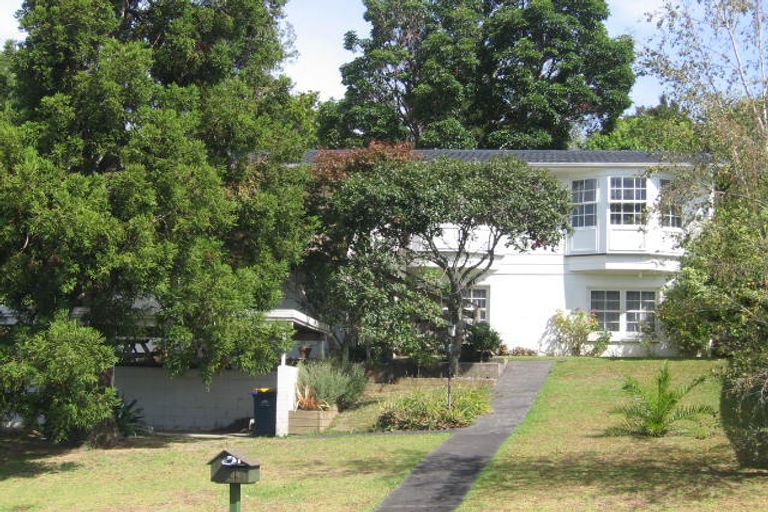 Photo of property in 2/68 Ayton Drive, Totara Vale, Auckland, 0629