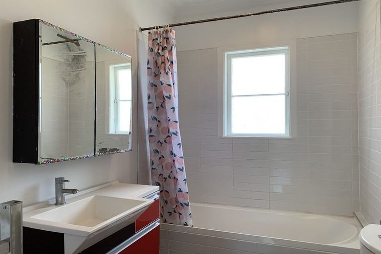 Photo of property in 1/163 Titirangi Road, New Lynn, Auckland, 0600