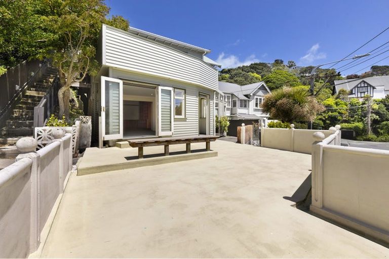 Photo of property in 42 Raroa Road, Kelburn, Wellington, 6012
