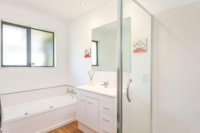 Photo of property in 19 Hamlet Lane, Heathcote Valley, Christchurch, 8022