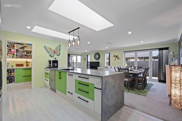 Photo of property in 14 Deans Place, Amberley, 7410