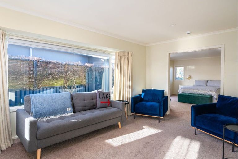 Photo of property in 5 Pukenamu Road, Rainbow Point, Taupo, 3330