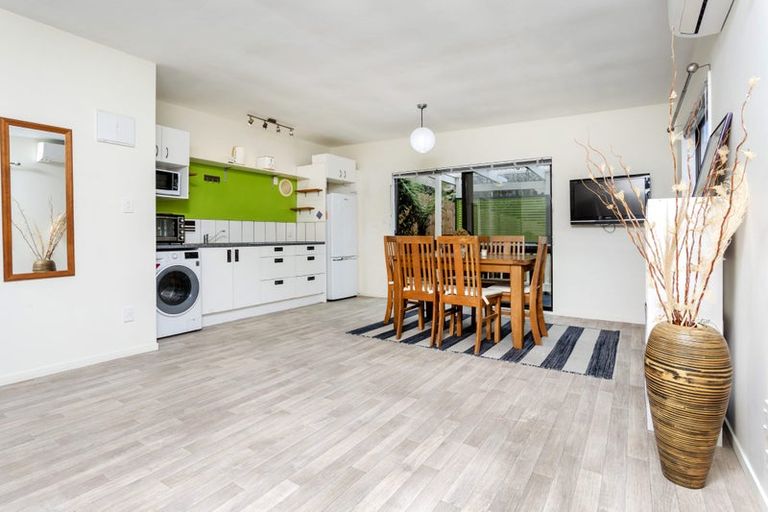 Photo of property in 134 Chelsea View Drive, Chatswood, Auckland, 0626