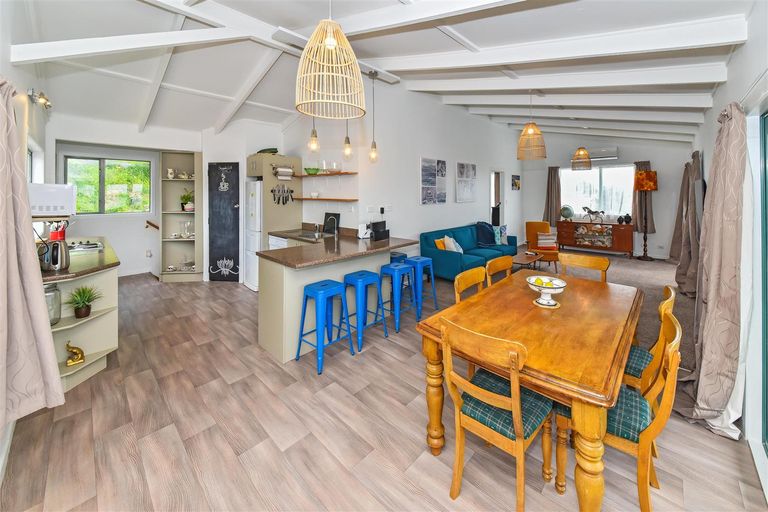 Photo of property in 127 Maunsell Road, Port Waikato, Tuakau, 2695