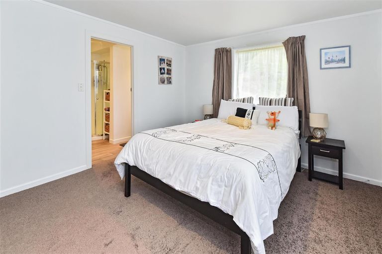 Photo of property in 127 Maunsell Road, Port Waikato, Tuakau, 2695