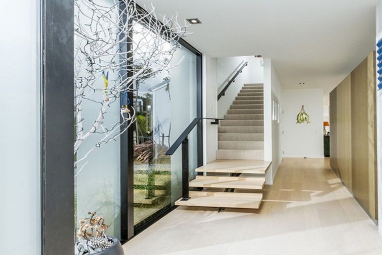 Photo of property in 10a First Avenue, Stanley Point, Auckland, 0624