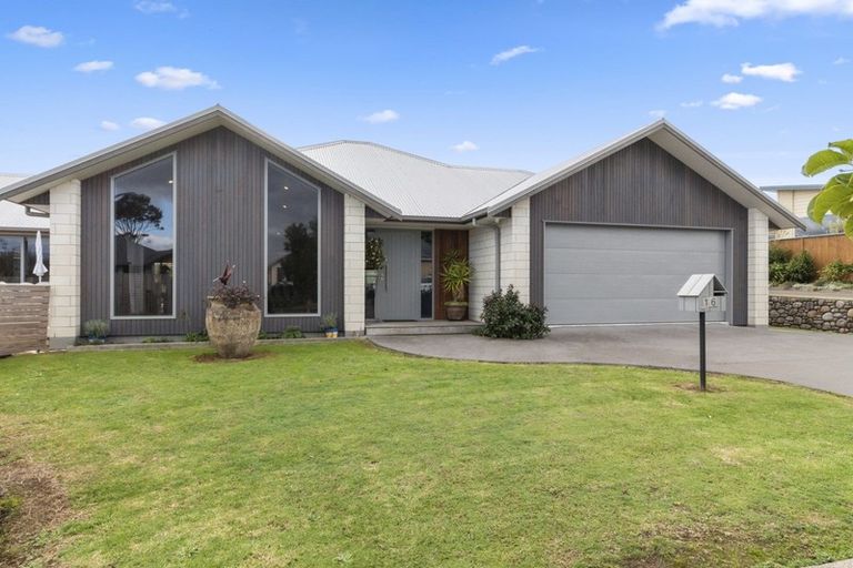 Photo of property in 16 Riverside Place, Katikati, 3129