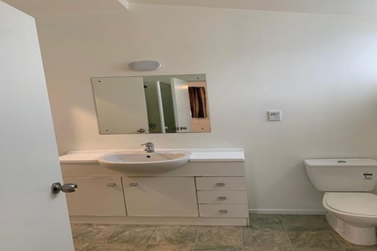 Photo of property in 1/1 Melview Place, New Lynn, Auckland, 0600