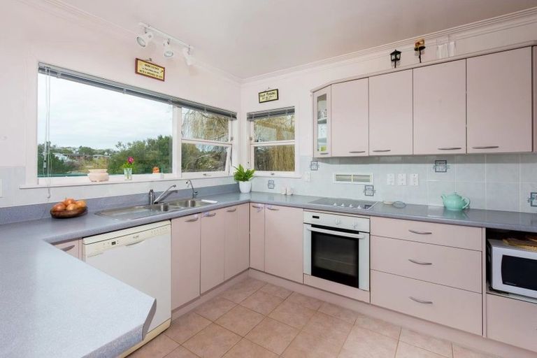 Photo of property in 30 Nigel Road, Browns Bay, Auckland, 0630