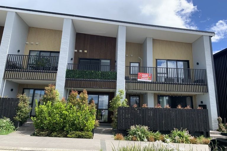 Photo of property in 9/1 Genevieve Lane, Hobsonville, Auckland, 0616