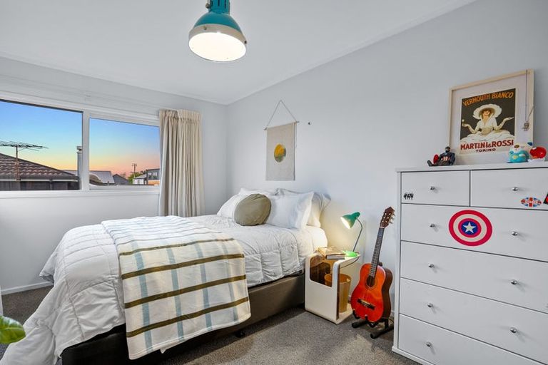 Photo of property in 556 Beach Road, Rothesay Bay, Auckland, 0630