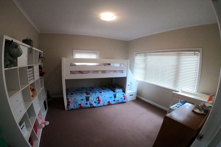 Photo of property in 2/26 Dallinghoe Crescent, Milford, Auckland, 0620